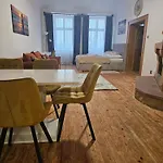 Rezidence Velke Namesti, Prostorne U Bile Veze דירה Hradec Králové