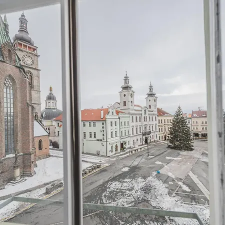 Rezidence Velke Namesti, Prostorne U Bile Veze * Hradec Králové