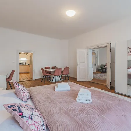 Appartement Rezidence Velké Náměstí, Prostorné Apartmány, Wifi Zdarma